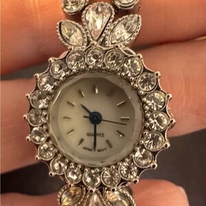 Elegant Silver Quartz Women's Watch